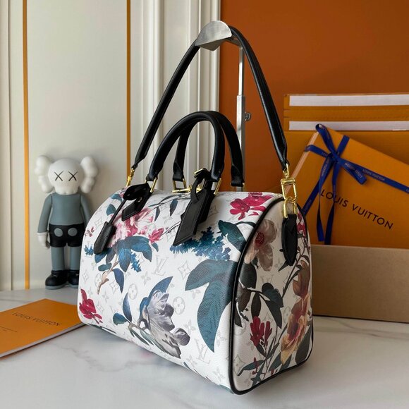 Louis Vuitton Handbags - Classic Louis Vuitton Bag: A Stylish and Versatile Choice for Elegance